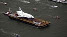 The Space Shuttle Enterprise floats up the Hudson River June 6, 2012, as it rides past the New York skyline on a barge to be placed at the Intrepid Sea, Air and Space Museum. REUTERS/Lucas Jackson (UNITED STATES - Tags: SCIENCE TECHNOLOGY TRANSPORT) Published: Čer. 6, 2012, 5:06 odp.