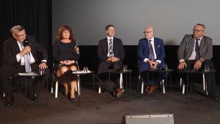 DVTV Roadshow: Brutální podzim s covidem nás nečeká, jsme promořeni, tvrdí politici