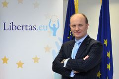 Průzkum: Libertas zůstane před branami europarlamentu