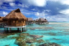 Na Maledivách zemřel 84letý český turista, zřejmě se utopil v laguně