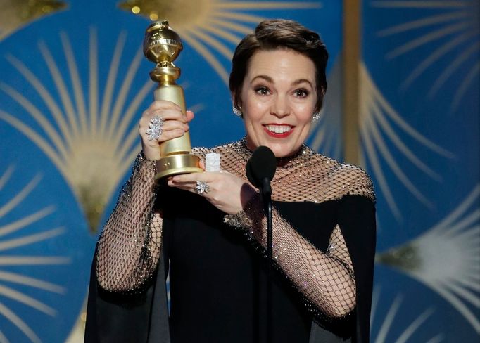 Olivia Colmanová získala Zlatý glóbus za historický film Favoritka, který česká kina začnou promítat za dva týdny.