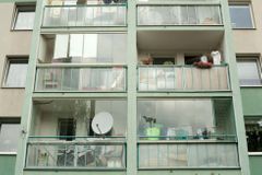 Statisícům Pražanů hrozí dvakrát větší daň z nemovitosti, radní vyhověli starostům