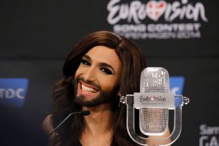 Conchita Wurst na tiskové konferenci ve Vídni