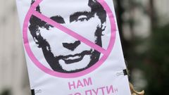 Protest proti ruské invazi na Krymu ve Vídni.