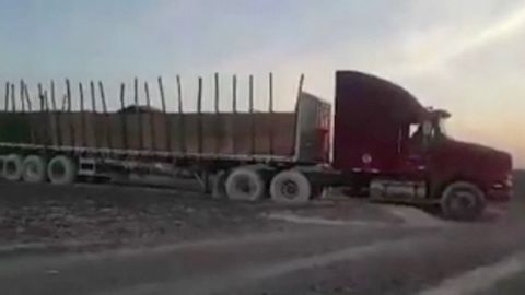 Řidič kamionu přejel vzácné obrazce na planině Nazca. Chtěl vyměnit pneumatiku