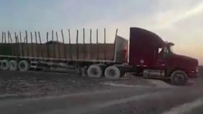 Řidič kamionu přejel obrazce na planině Nazca. Chtěl vyměnit pneumatiku.