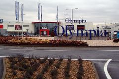 Policie evakuovala obchodní centrum Olympia v Brně, anonym tam nahlásil bombu