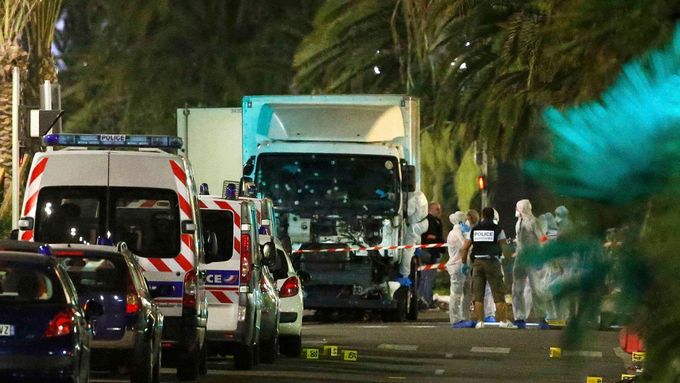 Záběr z útoku v Nice.