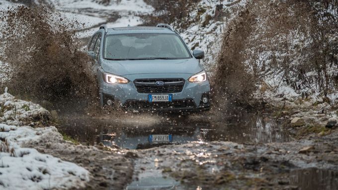 Foto: Nové Subaru XV všechno vidí, v lese se nebojí a s blátem si tyká stejně jako s asfaltem