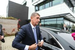 Čapí hnízdo není jediné. Babiš má problém se střetem zájmů i svými lidmi