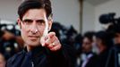 Herec Jason Schwartzman na benátské premiéře filmu Queer.