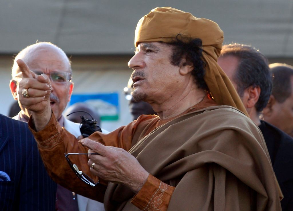 Muammar Kaddáfí při setkání se zástupci Africké unie 10. dubna v Tripolisu