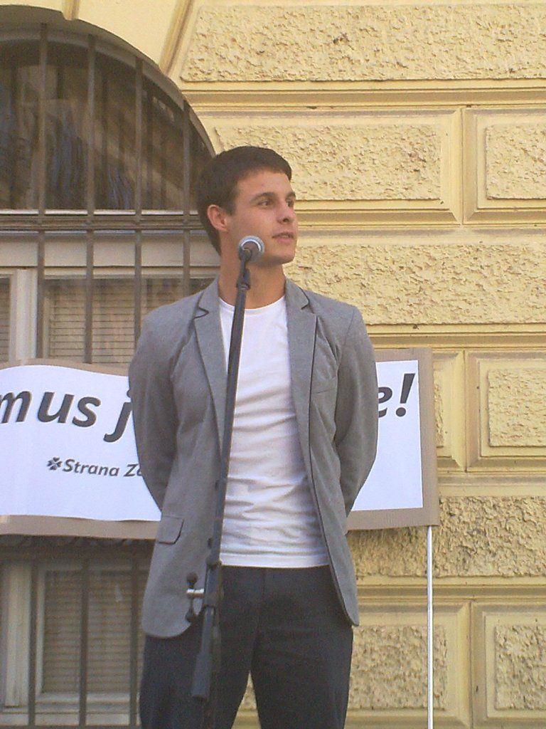 Demonstrace proti Bátorovi
