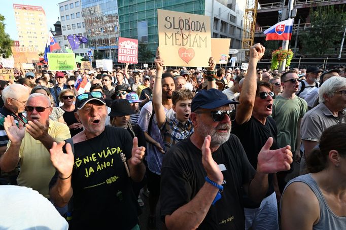 Snímek z úterní demonstrace v Bratislavě proti ministryni kultury Martině Šimkovičové.