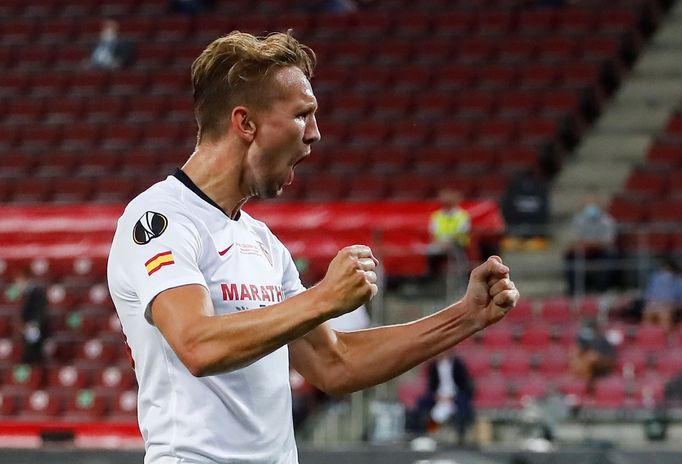 Luuk de Jong slaví gól ve finále EL Sevilla - Inter Milán