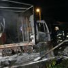 Hasiči likvidovali noční požár nákladního vozidla
