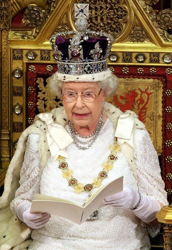 Královna čte projev