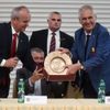 Miloš Zeman dary dárky Třinecké železárny odlitek