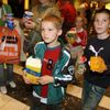 Děti přicházejí na premiéru filmu Asterix a vikingové