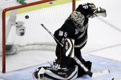 Brankář Giguére se po 16 letech v NHL rozloučil s hokejem