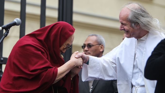 Ladislav Heryán předloni v Praze při setkání s tibetským duchovním dalajlamou.