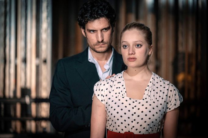 Louis Garrel coby Patrice Chéreau a Nadia Tereszkiewicz jako Stella.