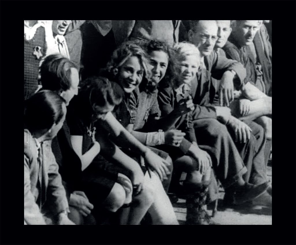 Terezínská liga - Poslední zápas, září 1944, ghetto Terezín, z nacistického propagandistického filmu v ochozech Drážďanských kasáren 3
