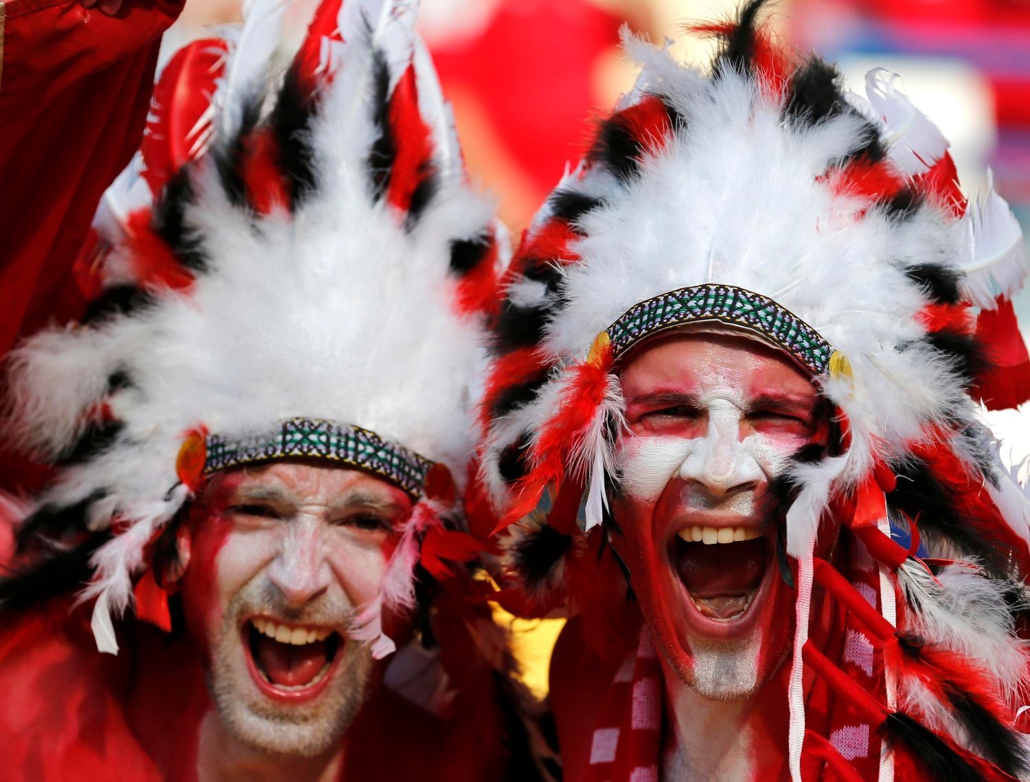 Fanoušci Dánska před utkáním s Nizozemskem v Charkově během Eura 2012