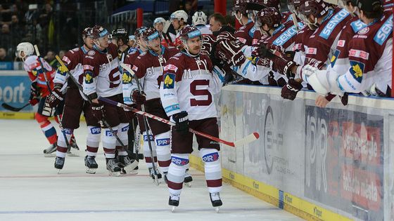 Prohlédněte si fotografie ze dvou včerejších zápasů 26. kola hokejové extraligy, v nichž dokázali hráči Sparty a Vítkovic na svém ledě vyhrát bez inkasovaného gólu.