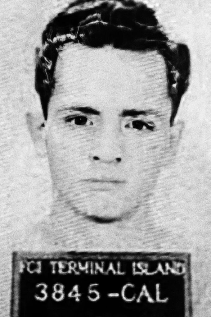 Charles Manson na archivním policejním snímku po svém zadržení v roce 1956