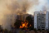 Už třetím dnem bojují hasiči v Izraeli s rozsáhlými požáry. Na snímku je největší severoizraelské město Haifa.