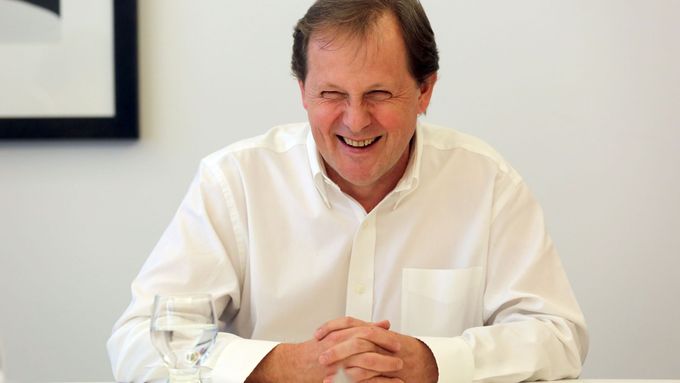 Ředitel České televize Petr Dvořák odcházel z jednání poslanců spokojený.