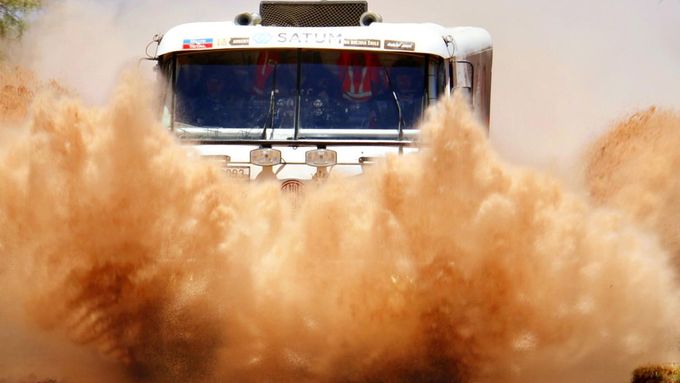 Letošní Rallye Dakar se počtem vyřazených jezdců a náročností etap zařadila mezi ty nejtěžší v historii. Podívejte se na výběr 50 nejlepších fotek.