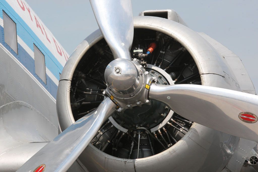 DC-3 na letišti v Ruzyni