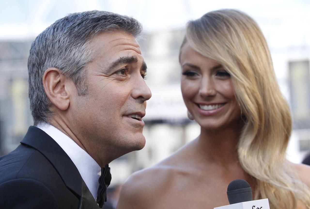 Oscar 2012 - George Clooney a Stacy Keibler