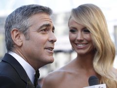 Oscar 2012 - George Clooney a Stacy Keibler