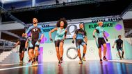 Sportovní cyklistické oblečení značky Pearl Izumi sází pro příští sezonu na výrazné barvy.