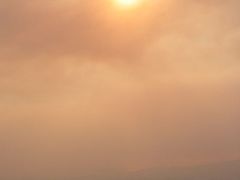 Sobotní slunce nad Aténami z vrchu Likavitos, jak je pro Aktuálně cz. vyfotografoval čtenář Radek Lošťák.