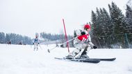 Pohyb na lyžích byl letos kvůli oblevě spíše vzácností. Konal se například paralelní slalom.