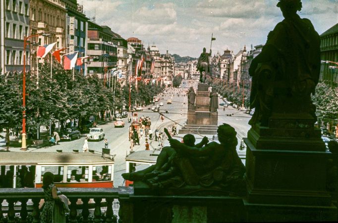 Pohled na Václavské náměstí. Praha, rok 1960