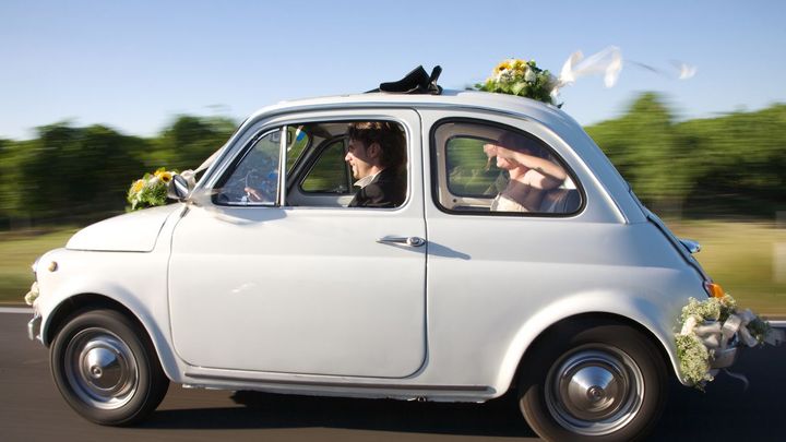 Neurvalí svatebčané: Jejich kolona zablokovala dálnici u německého Dortmundu