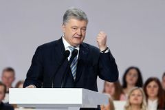 Prokuratura žádá zatčení exprezidenta Porošenka, tvrdí ukrajinská poslankyně