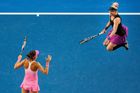 Šafářová s Mattekovou-Sandsovou postoupily na US Open už do semifinále, Strýcová s Mirzaovou končí