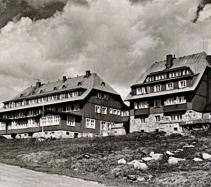 Adolfova bouda v Krkonoších. Snímek přibližně z roku 1959