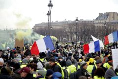 Do ulic v Paříži vyšly i růžové vesty, protesty měly nejmenší účast od listopadu