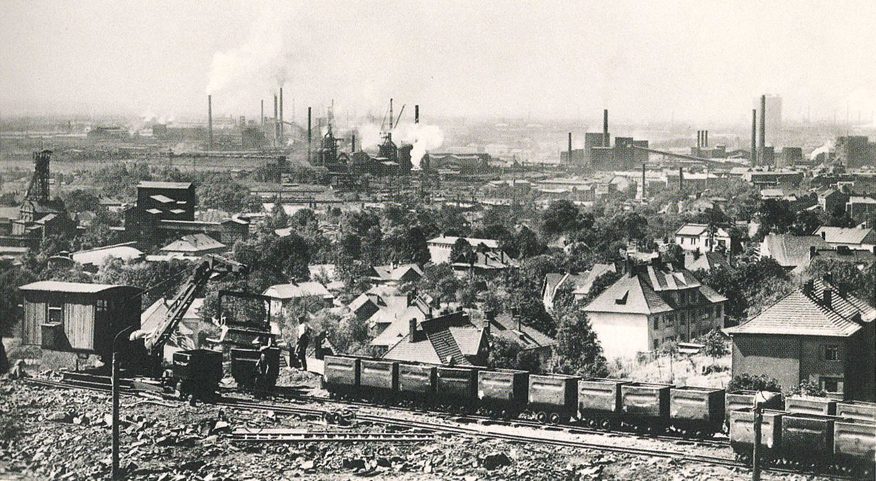 Kniha, Vzhůru dolů - Fotografické album průmyslového a kulturního dědictví uhelného hornictví ostravsko-karvinského revíru, Ostrava, Karviná, hornictví, historie, Magazín, Foto