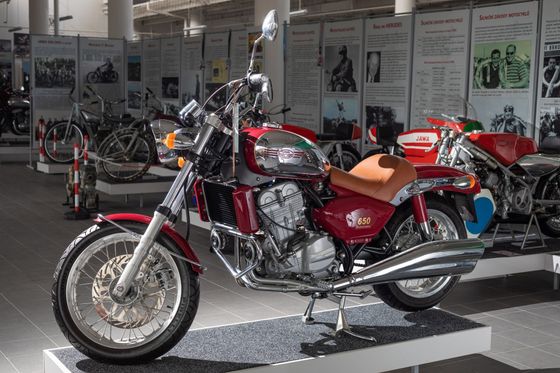 Vzniklo jen 21 motocyklů v této limitované edici, jeden právě míří s 15letým zpožděním do aukce.