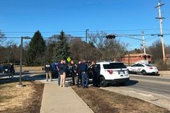Policie zasahuje po střelbě na univerzitě v Michiganu. Dva lidé zemřeli, útočník je na útěku
