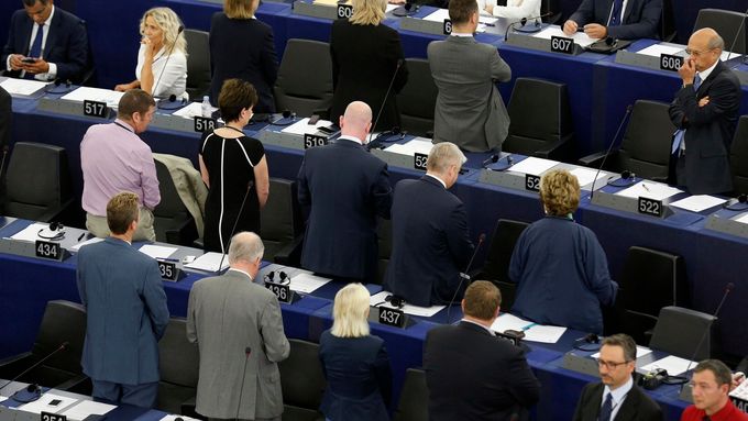 Foto: Otočili se zády. První den nového europarlamentu