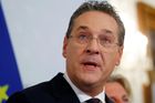 Rakousko vyšetřuje expředsedu FPÖ pro zpronevěru. Kvůli videu, které složilo vládu